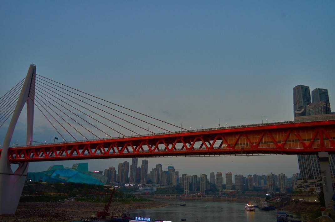 探索山城多維視角 一站式專業(yè)測繪與實(shí)景三維攝制服務(wù)